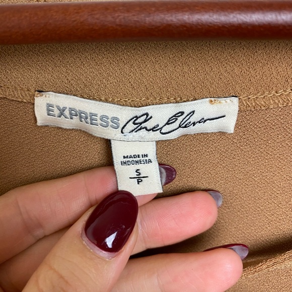 EXPRESS One Eleven crop - Picture 5 of 5